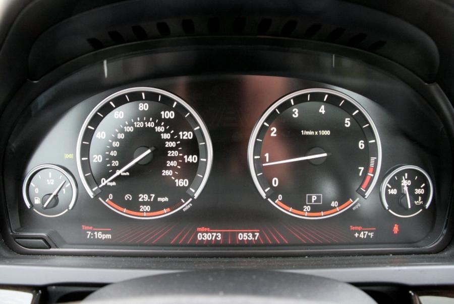  BMW 750i 2009 года  (фото 18 из 32)